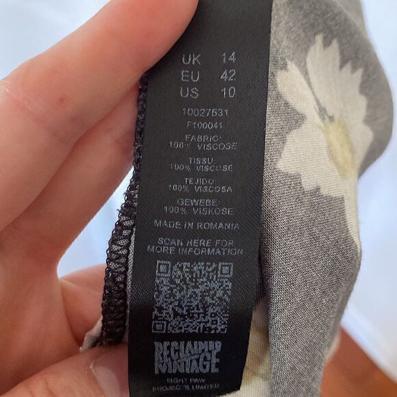 ASOS Reclaimed Vintage inspired mini wrap dress in daisy print Size 10 - Picture 8 of 14